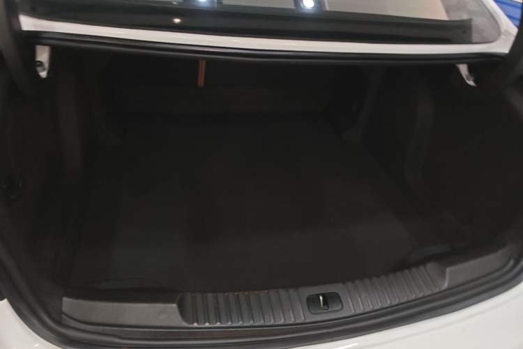 Used Buick Verano 2017 Sedan 20T Dual-Clutch Flagship Model Trunk
