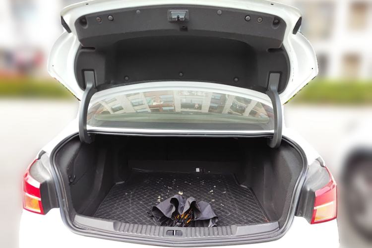 Used Buick Verano 2017 Sedan 20T Dual-Clutch Leading Model Trunk