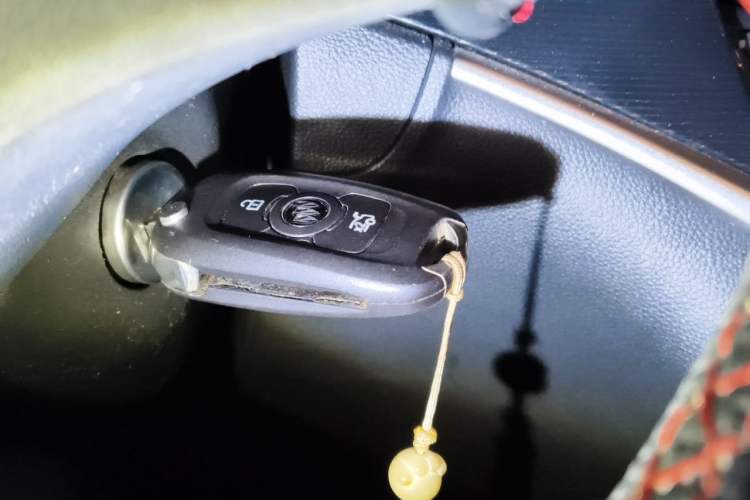 Used Buick Verano 2017 Sedan 20T Dual-Clutch Leading Model Vehicle Key