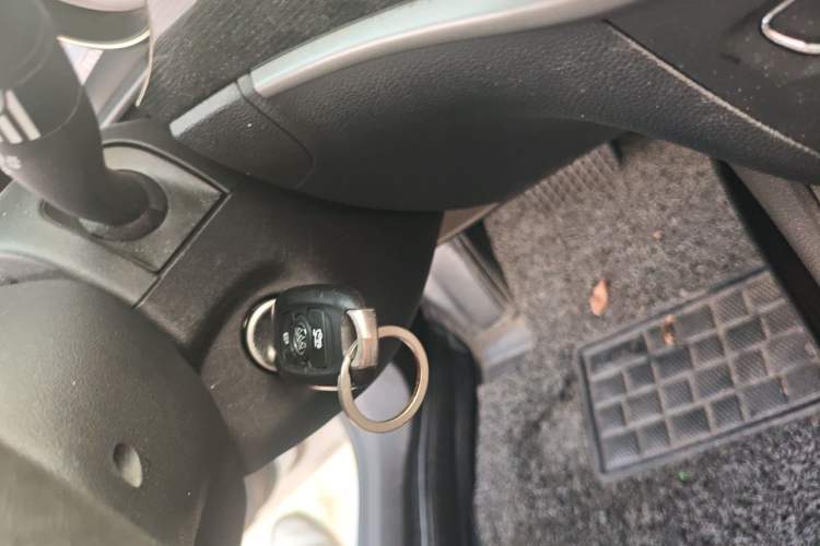 Used Buick Verano 2017 Sedan 20T Dual-Clutch Leading Model Vehicle Key