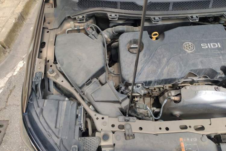 Used Buick Verano 2017 Sedan 15S Automatic Leading Model Engine Bay Right