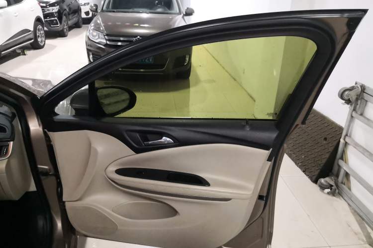 Used Buick Verano 2017 Sedan 15S Automatic Leading Model Interior 5