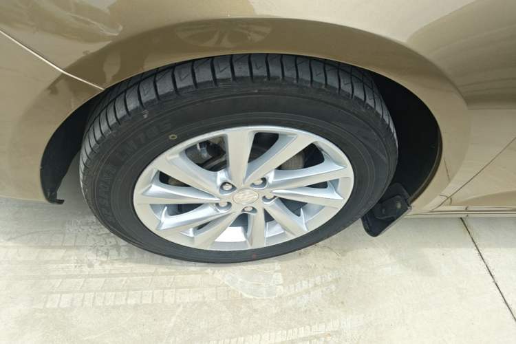 Used Buick Verano 2017 Sedan 15S Automatic Leading Model Left Front Wheel Hub