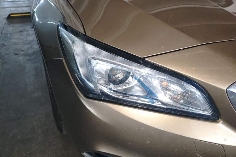 Used Buick Verano 2017 Sedan 15S Automatic Leading Model Right Front Headlight