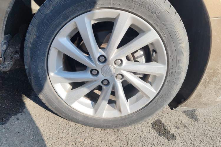 Used Buick Verano 2017 Sedan 15S Automatic Entry Model Right Front Wheel Hub