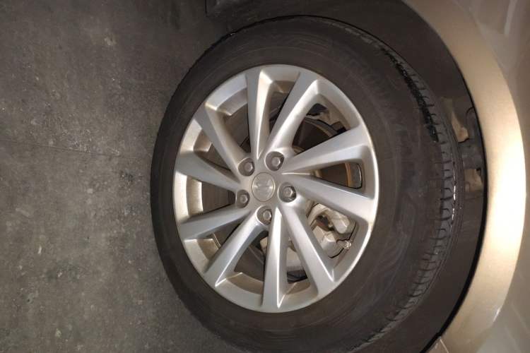 Used Buick Verano 2017 Sedan 15S Automatic Leading Model Right Front Wheel Hub