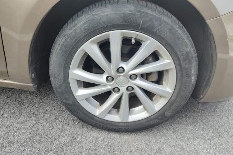 Used Buick Verano 2017 Sedan 15S Automatic Leading Model Right Front Wheel Hub