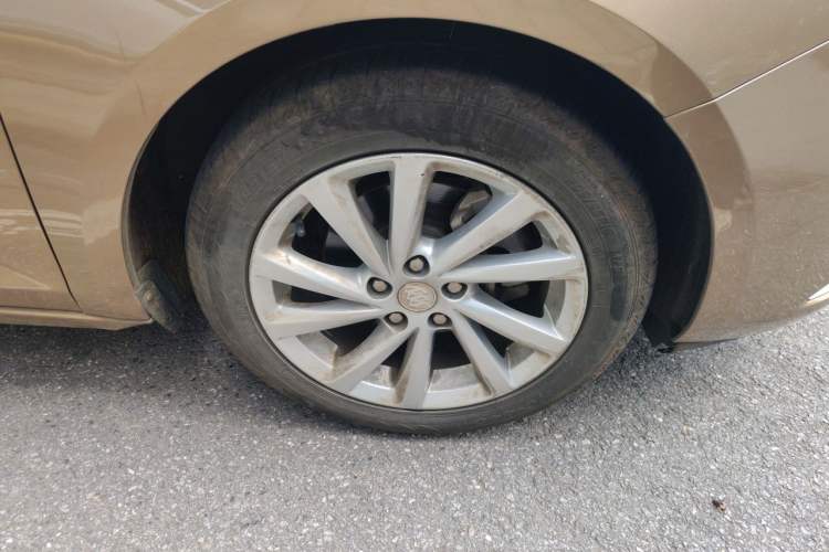 Used Buick Verano 2017 Sedan 15S Automatic Leading Model Right Front Wheel Hub