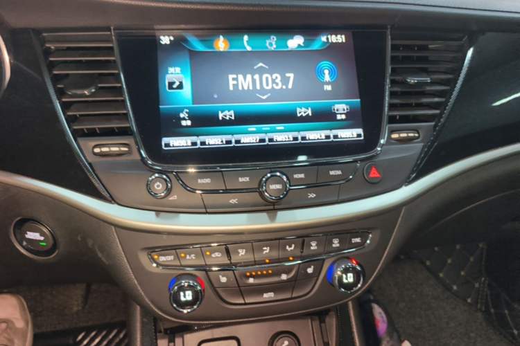 Used Buick Verano 2018 Sedan 20T Dual-Clutch Luxury Model Audio And AC Panel