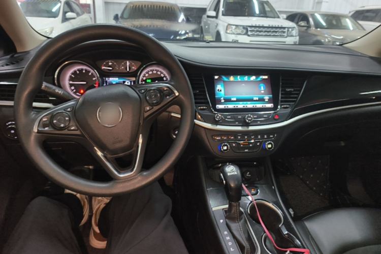 Used Buick Verano 2018 Sedan 20T Dual-Clutch Luxury Model Center Console