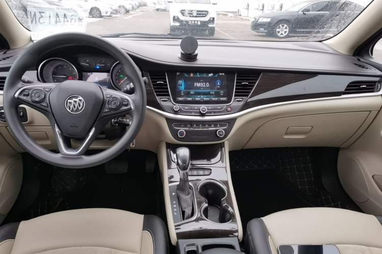 Used Buick Verano 2018 Sedan 15S Automatic Leading Model Center Console