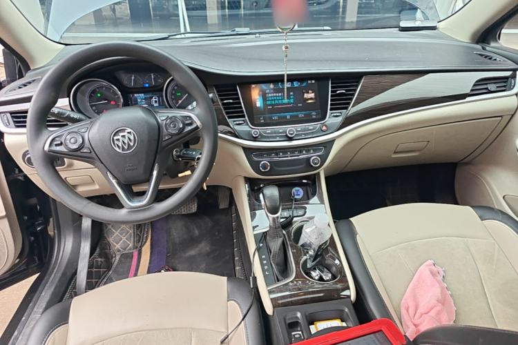 Used Buick Verano 2018 Sedan 15S Automatic Leading Model Center Console