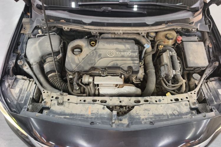 Used Buick Verano 2018 Sedan 20T Dual-Clutch Luxury Model Engine Bay