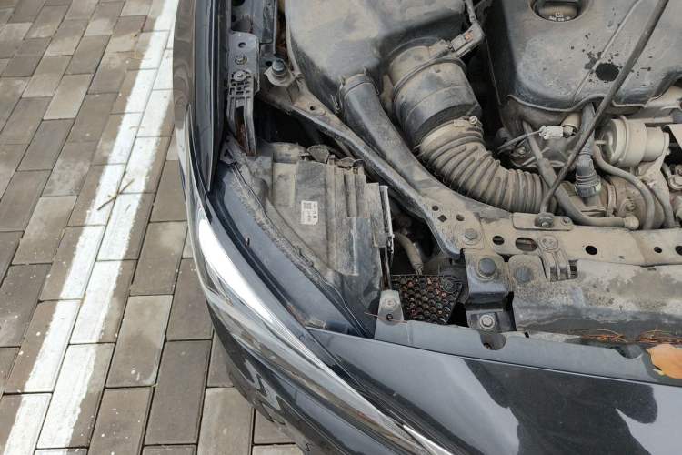 Used Buick Verano 2018 Sedan 20T Dual-Clutch Leading Model Engine Bay Right