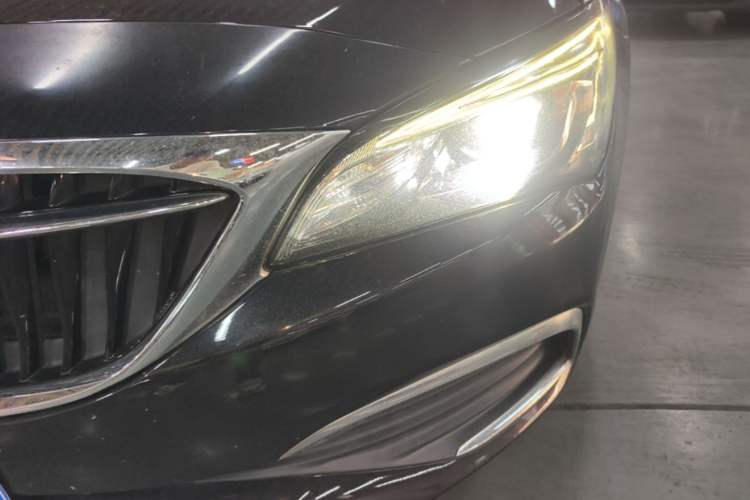 Used Buick Verano 2018 Sedan 20T Dual-Clutch Luxury Model Left Front Headlight