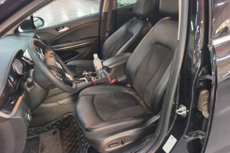 Used Buick Verano 2018 Sedan 20T Dual-Clutch Luxury Model Left Front Seat