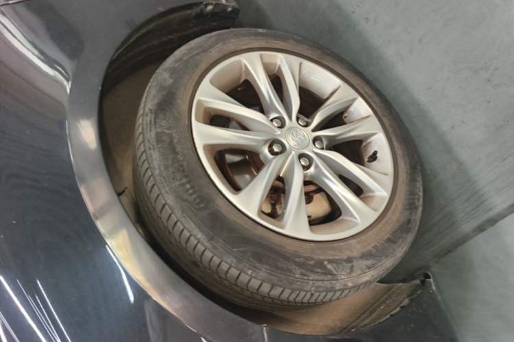 Used Buick Verano 2018 Sedan 20T Dual-Clutch Luxury Model Left Front Wheel Hub