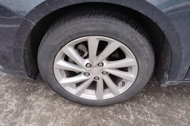 Used Buick Verano 2018 Sedan 15S Automatic Leading Model Left Front Wheel Hub