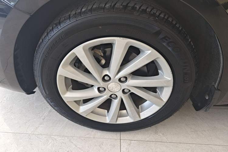 Used Buick Verano 2018 Sedan 15S Automatic Entry Model Left Front Wheel Hub