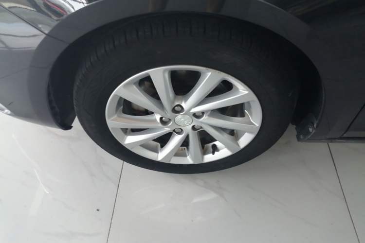 Used Buick Verano 2018 Sedan 15S Automatic Leading Model Left Front Wheel Hub