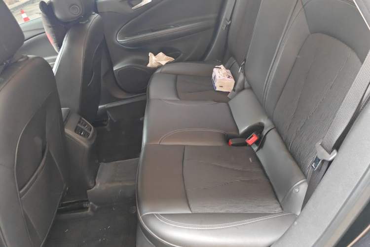 Used Buick Verano 2018 Sedan 20T Dual-Clutch Leading Model Left Rear Seat