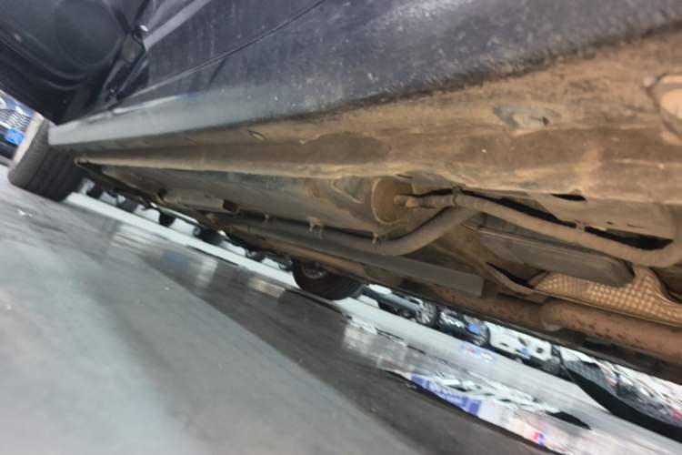 Used Buick Verano 2018 Sedan 20T Dual-Clutch Luxury Model Left Side Sill