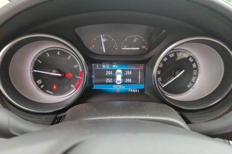 Used Buick Verano 2018 Sedan 20T Dual-Clutch Leading Model Odometer Close Up