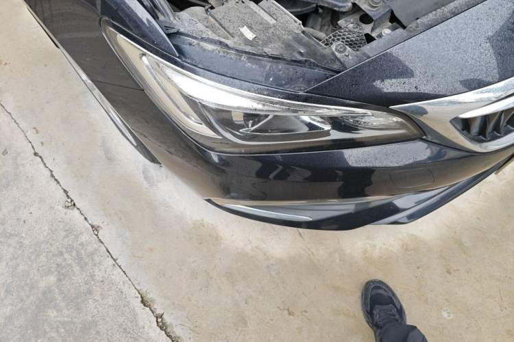 Used Buick Verano 2018 Sedan 20T Dual-Clutch Leading Model Right Front Headlight