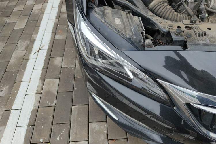 Used Buick Verano 2018 Sedan 20T Dual-Clutch Leading Model Right Front Headlight
