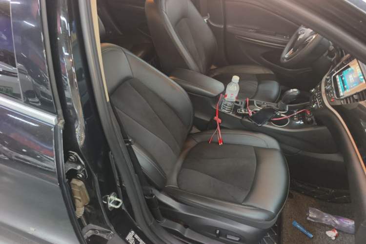 Used Buick Verano 2018 Sedan 20T Dual-Clutch Luxury Model Right Front Seat