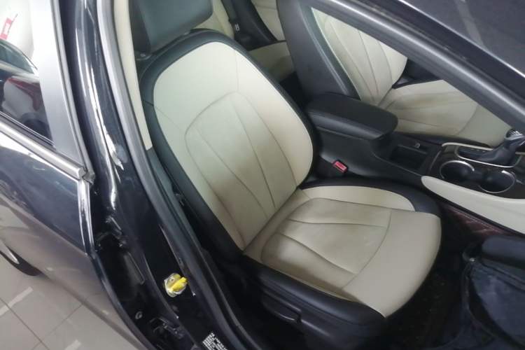 Used Buick Verano 2018 Sedan 15S Automatic Leading Model Right Front Seat