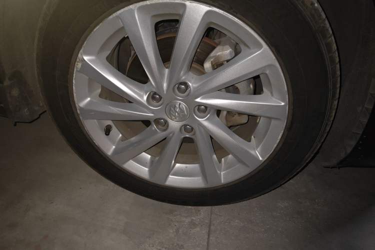 Used Buick Verano 2018 Sedan 15S Automatic Entry Model Right Front Wheel Hub