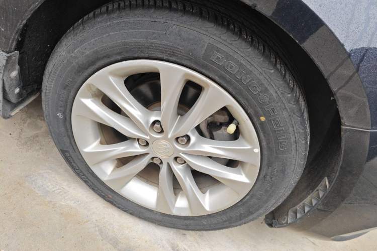 Used Buick Verano 2018 Sedan 20T Dual-Clutch Leading Model Right Front Wheel Hub