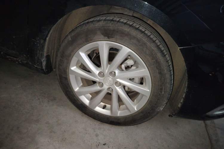 Used Buick Verano 2018 Sedan 15S Automatic Leading Model Right Front Wheel Hub