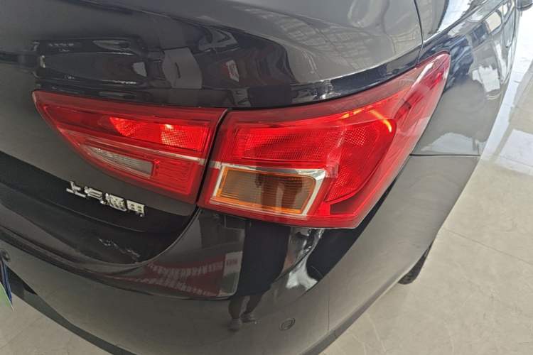 Used Buick Verano 2018 Sedan 15S Automatic Entry Model Right Rear Taillight