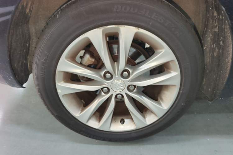 Used Buick Verano 2018 Sedan 20T Dual-Clutch Luxury Model Right Rear Wheel Hub