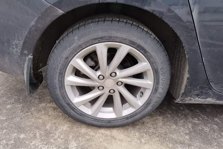 Used Buick Verano 2018 Sedan 15S Automatic Leading Model Right Rear Wheel Hub