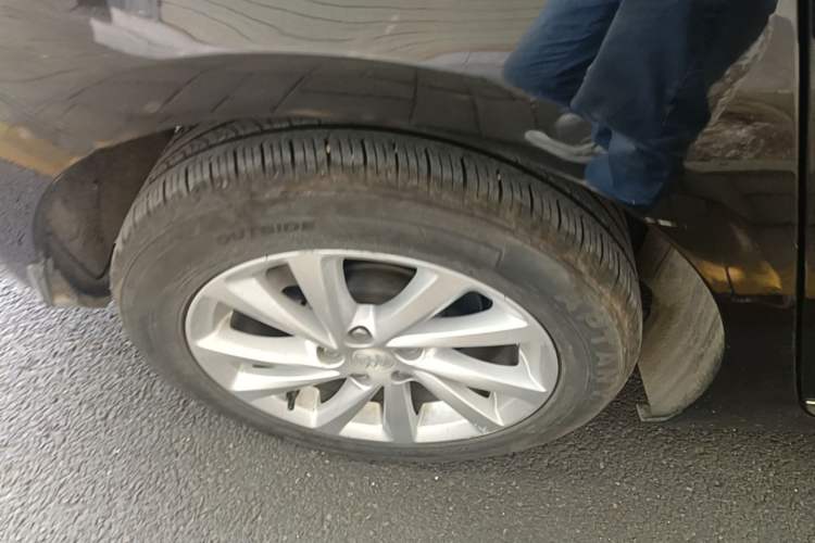 Used Buick Verano 2018 Sedan 15S Automatic Leading Model Right Rear Wheel Hub