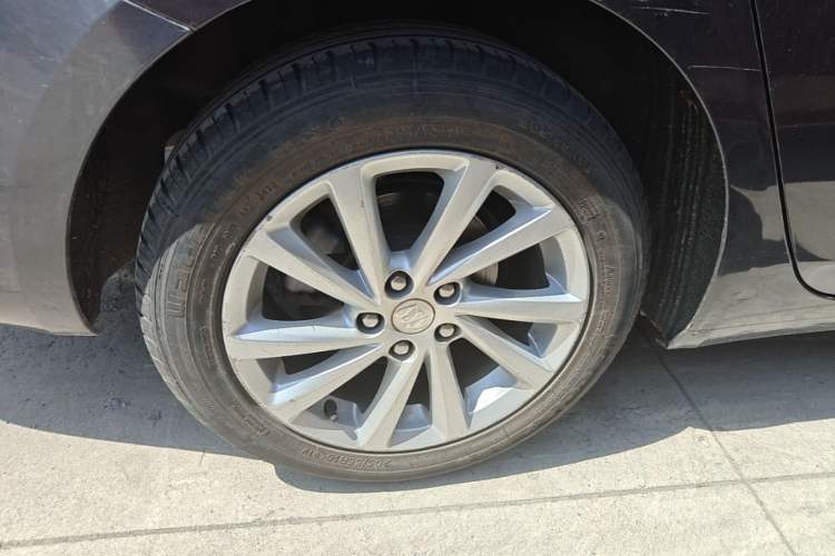 Used Buick Verano 2018 Sedan 15S Automatic Leading Model Right Rear Wheel Hub