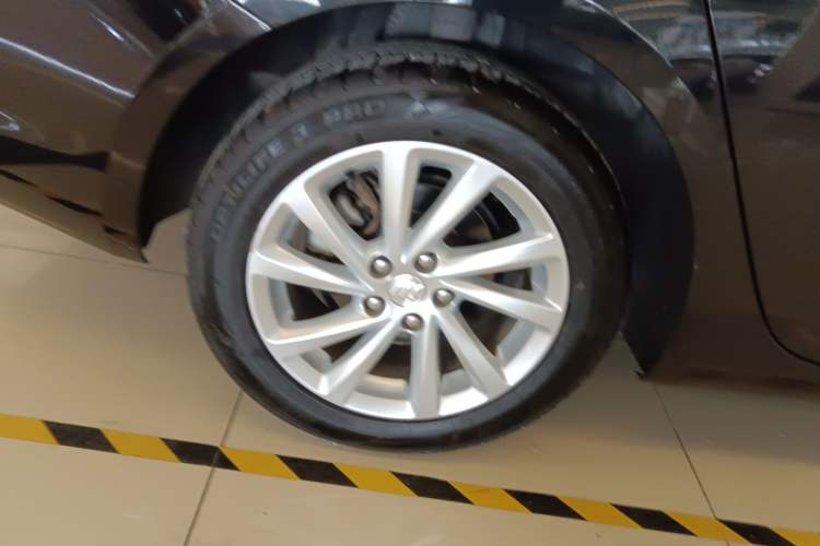 Used Buick Verano 2018 Sedan 15S Automatic Entry Model Right Rear Wheel Hub
