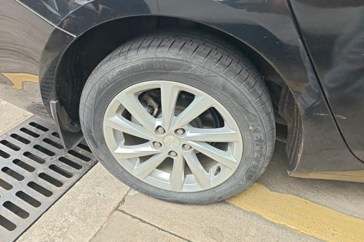 Used Buick Verano 2018 Sedan 15S Automatic Leading Model Right Rear Wheel Hub