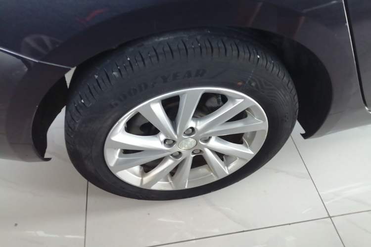 Used Buick Verano 2018 Sedan 15S Automatic Leading Model Right Rear Wheel Hub
