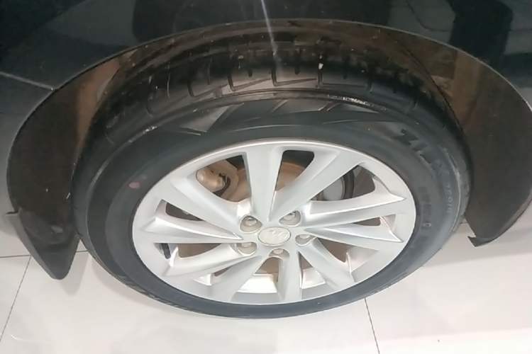 Used Buick Verano 2018 Sedan 15S Automatic Entry Model Right Rear Wheel Hub