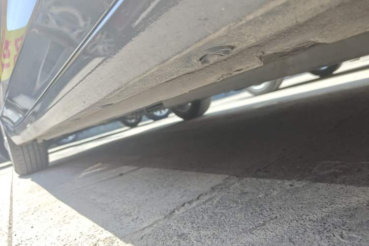 Used Buick Verano 2018 Sedan 15S Automatic Leading Model Right Side Sill