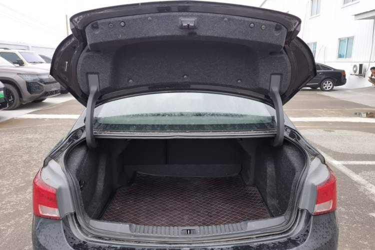 Used Buick Verano 2018 Sedan 15S Automatic Leading Model Trunk