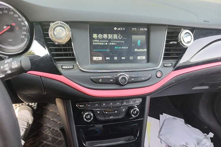 Used Buick Verano 2018 Hatchback GS 20T Dual-Clutch Leading Model Audio And AC Panel