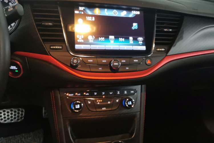 Used Buick Verano 2018 Hatchback GS 20T Dual-Clutch Luxury Model Audio And AC Panel