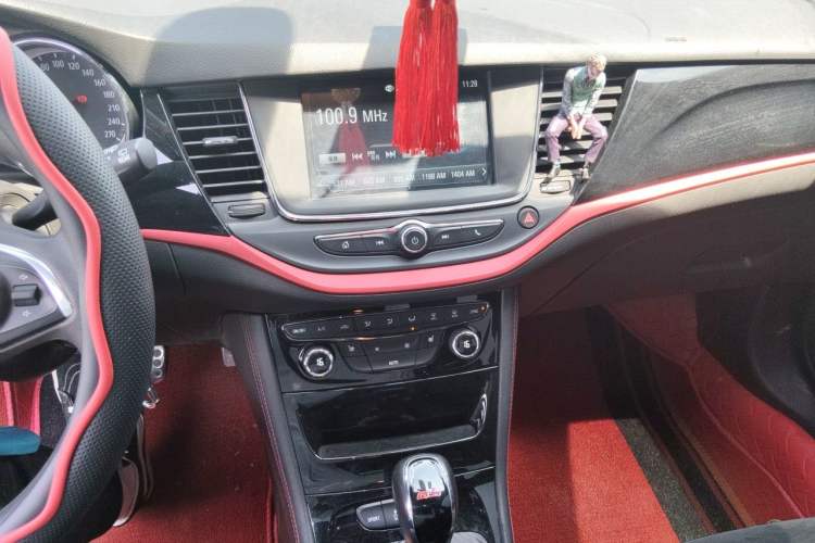 Used Buick Verano 2018 Hatchback GS 20T Dual-Clutch Leading Model Audio And AC Panel