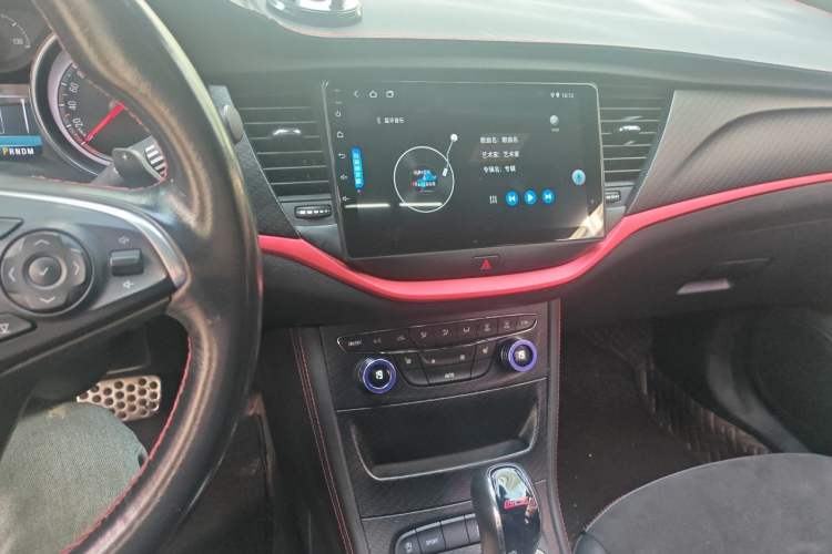 Used Buick Verano 2018 Hatchback GS 20T Dual-Clutch Luxury Model Audio And AC Panel