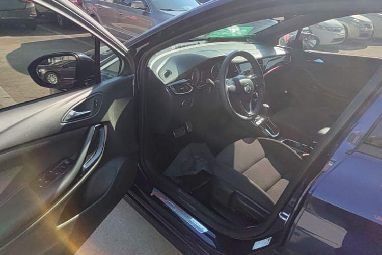 Used Buick Verano 2018 Hatchback GS 20T Dual-Clutch Progressive Model Driver Seat